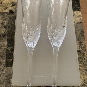 Things Remembered Etched Wedding Champagne Glasses Curved Design  Set of 2